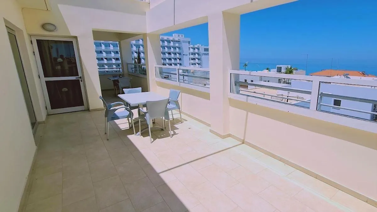 פרוטאראס Stay Sunrise Beach Apt B01 דירה