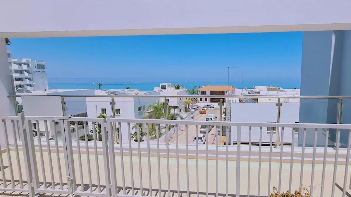 פרוטאראס Stay Sunrise Beach Apt B01 דירה