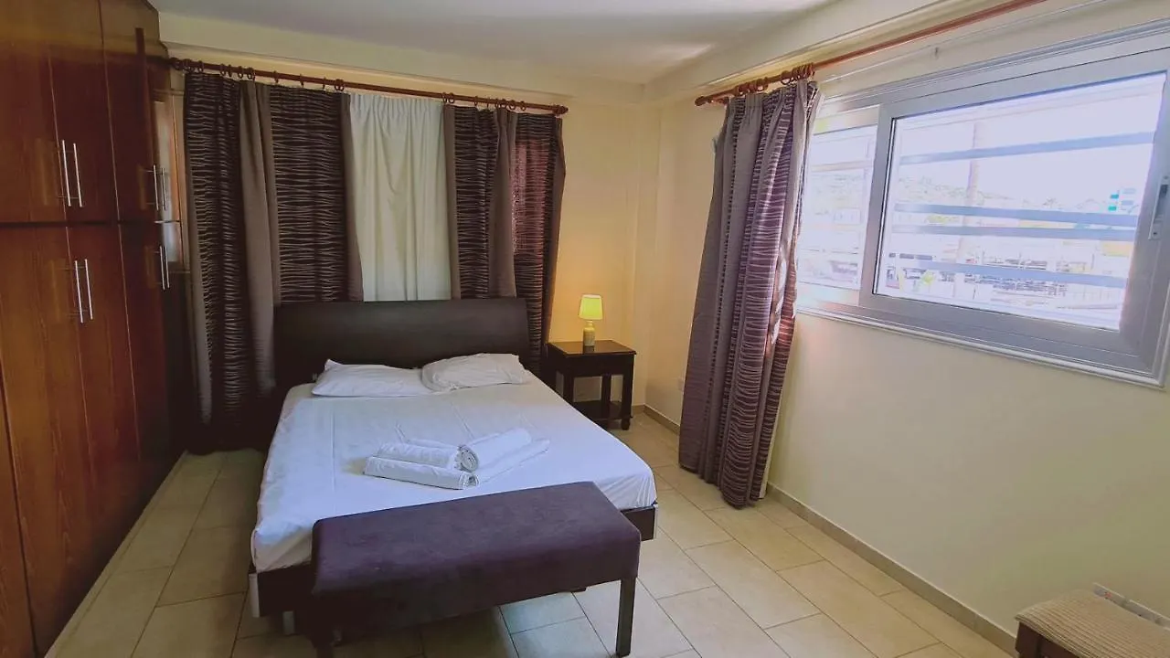 פרוטאראס Stay Sunrise Beach Apt B01 דירה