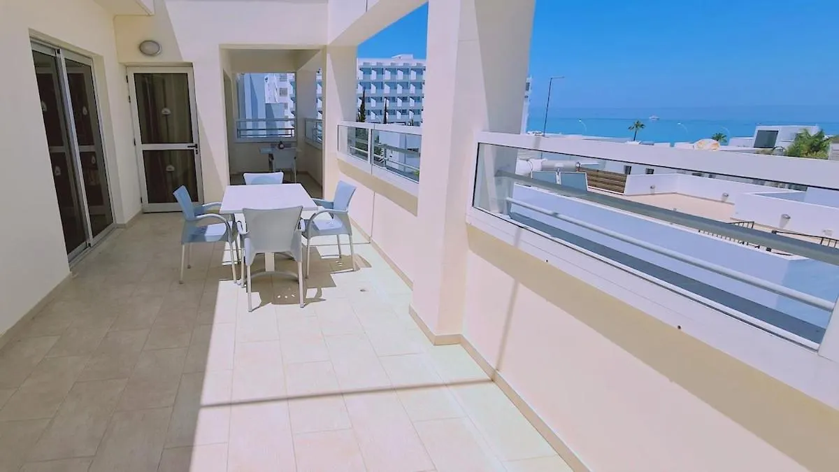 פרוטאראס Stay Sunrise Beach Apt B01 דירה
